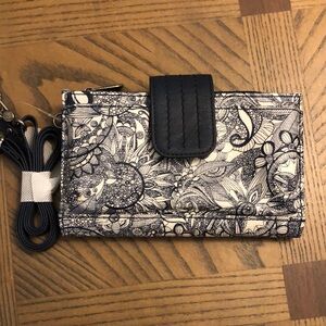 NWOT Sakroots Floral navy blue and White crossbody wristlet clutch Wallet